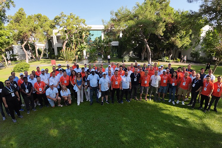 Dünya çapındaki bayileriyle Antalya'da bir araya geldi