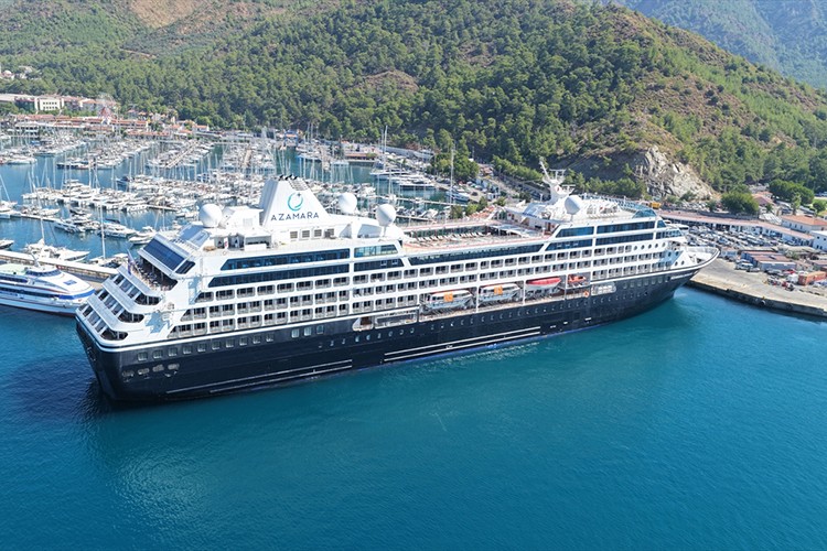 Lüks kruvaziyer "Azamara Onward" Marmaris'e 649 turistle geldi