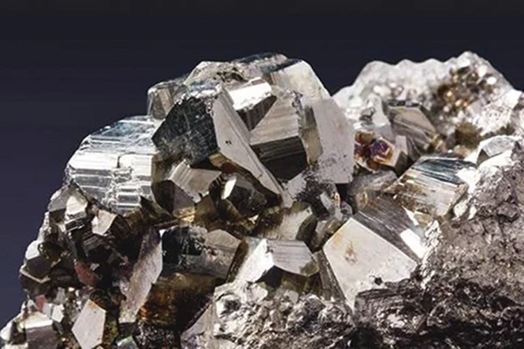 Ticareti yapılan yaklaşık 90 madenden 70'ine sahibiz