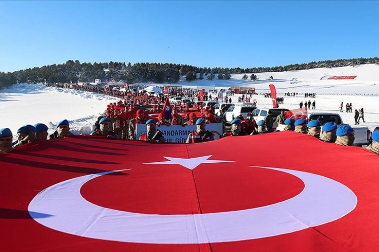 Türkiye "Bu toprakta izin var" temasıyla Sarıkamış'ta yürüdü