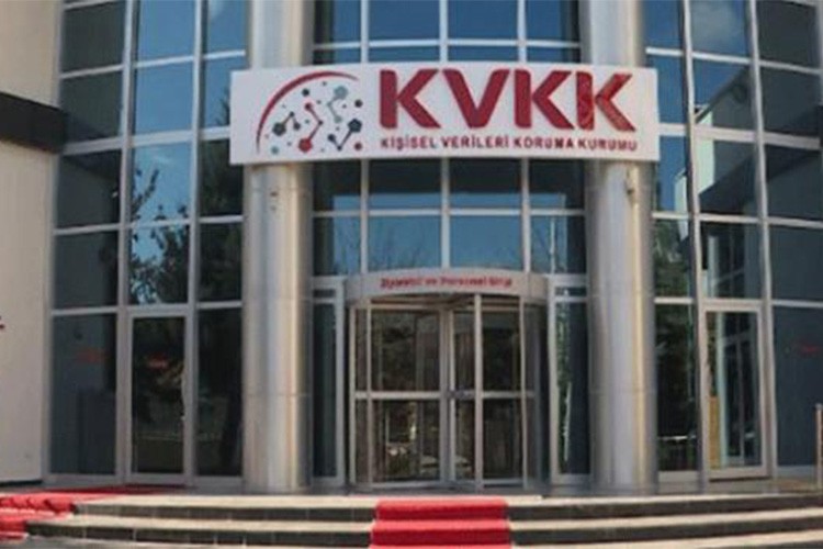 Dijital dünyada veri güvenliği uyarısı