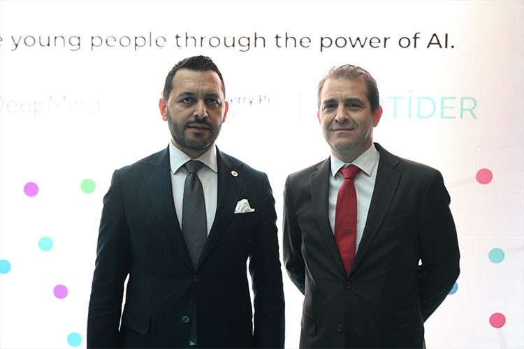 Öğretmen ve öğrencilere ücretsiz "yapay zeka" eğitimi