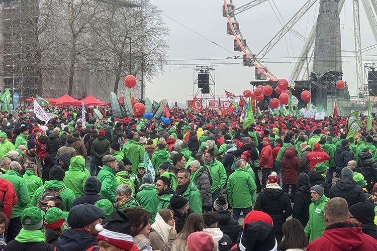 Belçika'da çalışanlar ekonomi politikalarını protesto etti