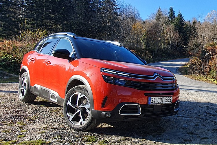 Kompakt SUV'a Fransız kalmadı