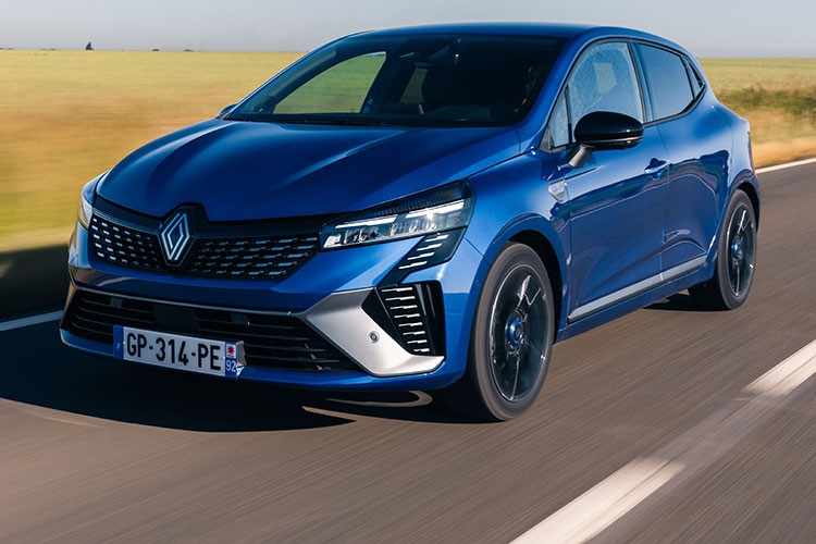 Zirvenin sahibi yine renault