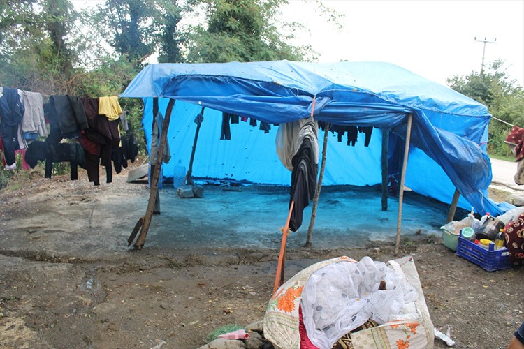 Tarım işçilerinin kaldığı çadırları su bastı