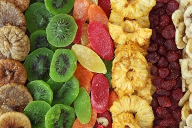 Meyveleri kuruttu yurtdışına açıldı