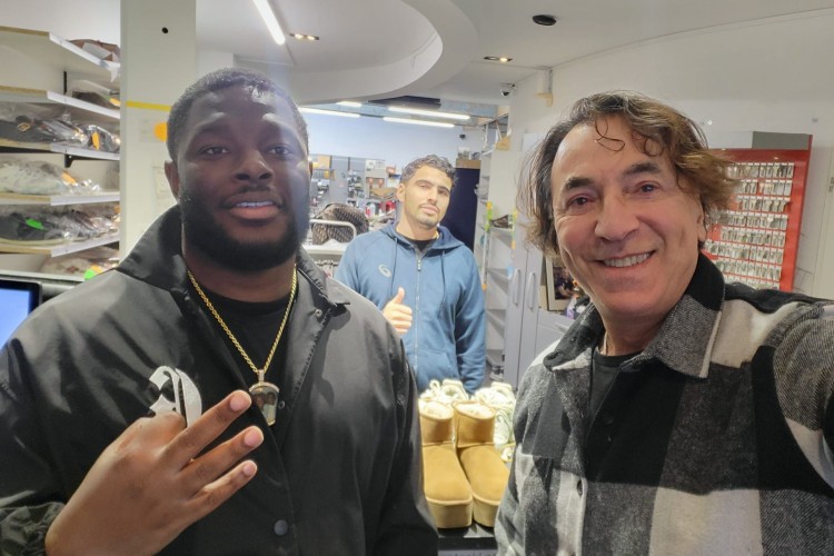 Hollanda'nın starlarıyla şarkı söyleyecek