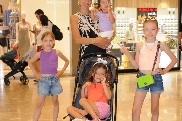 Seda Bakan: Hadise oyunculukta başarılı olacak