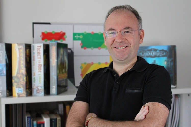 CEO'lara oyun oynatan adam