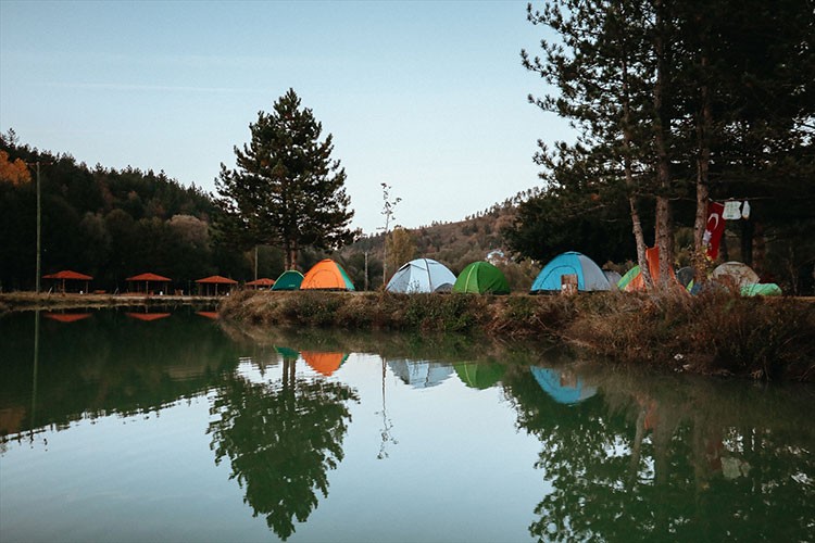 Turizm fakültesi öğrencileri kamplarla doğa turizmini öğreniyor