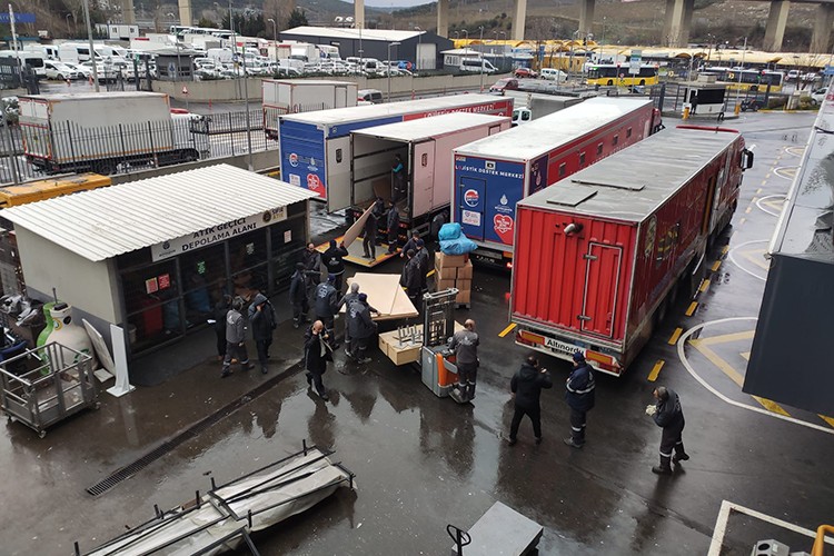 İBB ekiplerie deprem bölgesinde