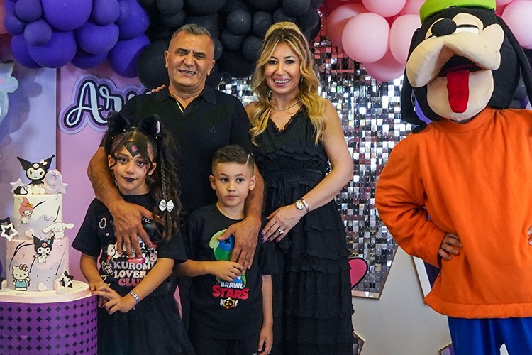 Arya ve Acar kardeşler yeni yaşlarında gönüllerince eğlendiler