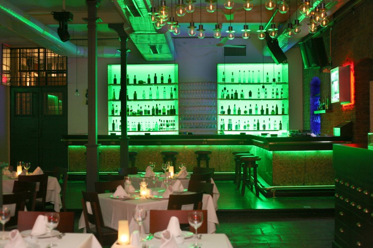 Haftanın yorgunluğunu Zarifi'de Özlem Yüksek ile unutacaksınız