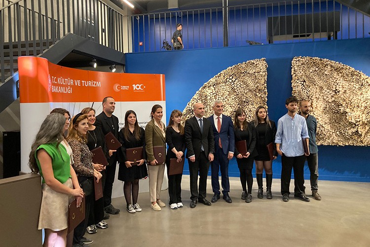 Genç sanatçılar İzmir Kültür ve Sanat Fabrikası'nda