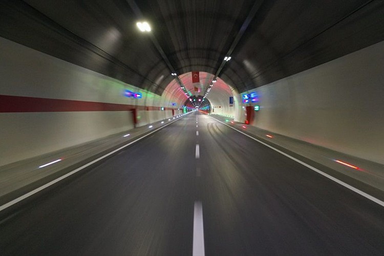 Zigana Tüneli 1,5 ayda 251 bin 100 araca hizmet verdi