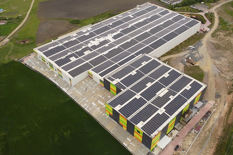 Kırklareli'nde bir firmanın çatısına GES kurulumunu tamamladı