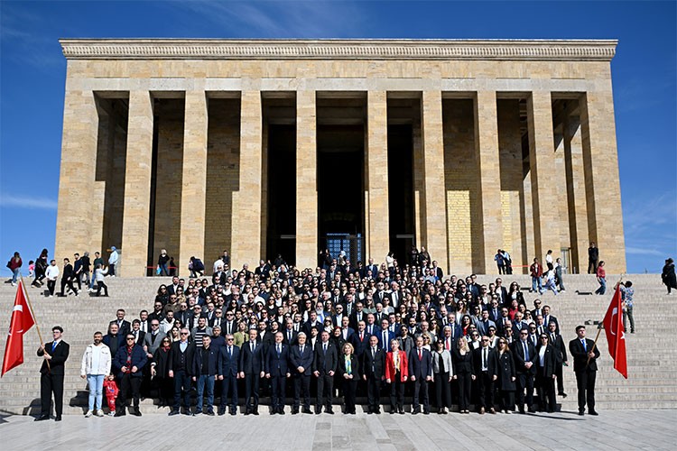Anadolu Sigorta, 100. Yaşında Ata'nın Huzurunda