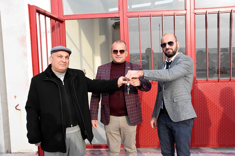 620 dükkan hak sahiplerine teslim ediliyor.