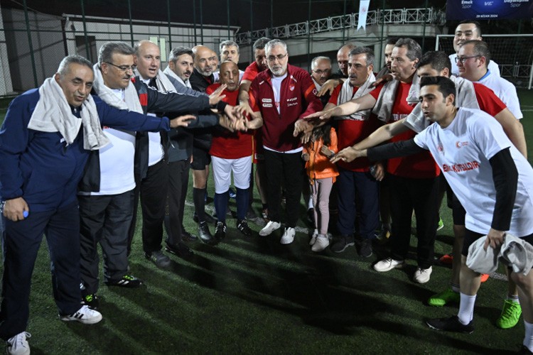 Bakan Işıkhan sendika temsilcileriyle maç yaptı