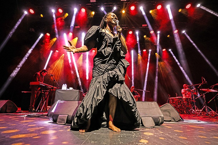 Buika İstanbul'da hayranlarına Türkçe şarkı sözü verdi