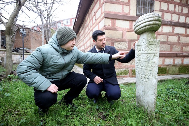 Tarihi mezarların bilgilerine QR kod ile ulaşılabilecek