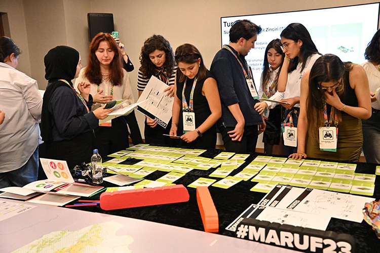 Krizlerin ortasında umudu ve çözümü konuşma