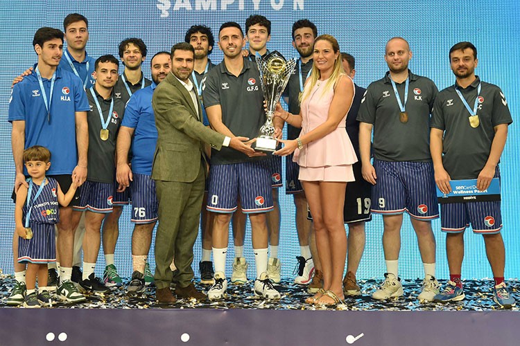 senCard kurumsal liglerde büyük final heyecanı