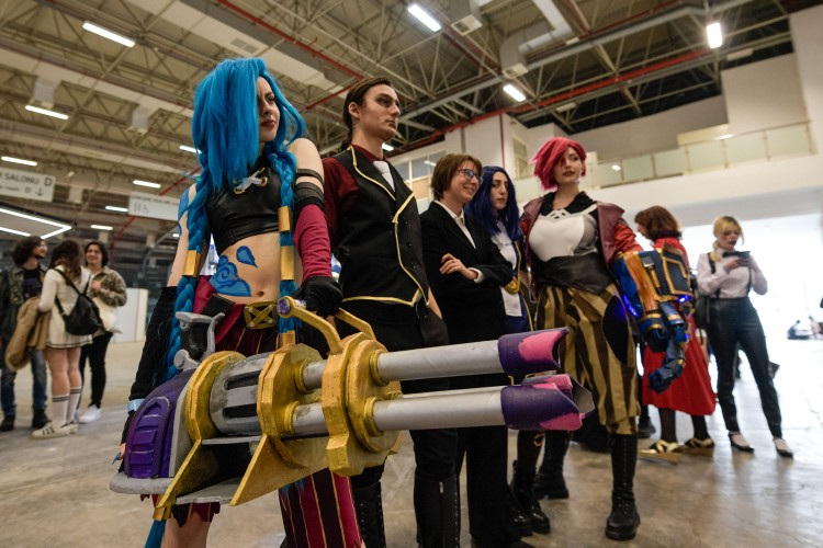 İzmirCon 2024 oyun tutkunu gençleri bir araya getirdi