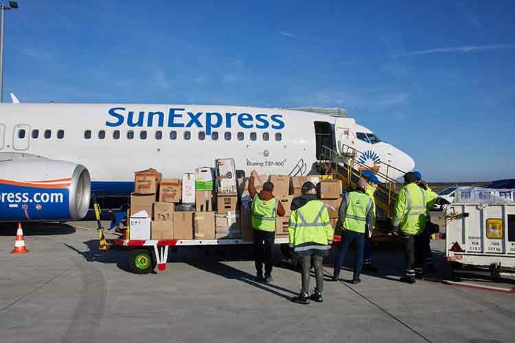 SunExpress 450 ton yardım malzemesi getirdi