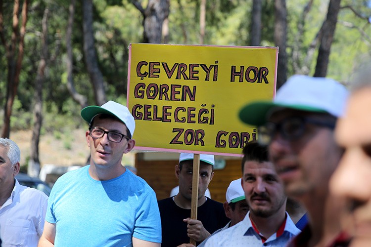 Fethiye'de okulun işlettiği plaja Mavi Bayrak asıldı