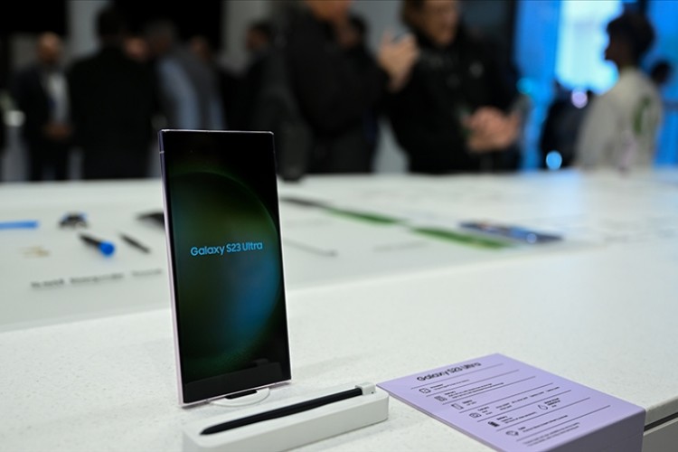 Küresel akıllı telefon satışları ikinci çeyrekte Samsung ve Apple öncülüğünde yüzde 6,5 arttı