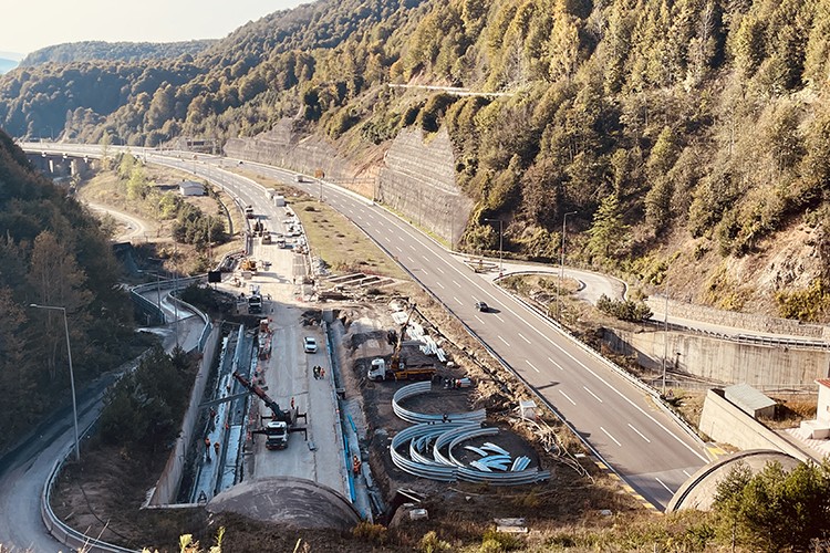 Bolu Dağı geçişindeki onarım çalışmalarının yarısı tamamlandı
