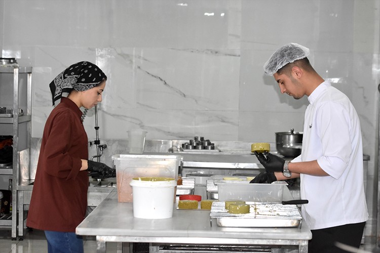 Açtığı imalathanede 35 kişiye istihdam sağlıyor