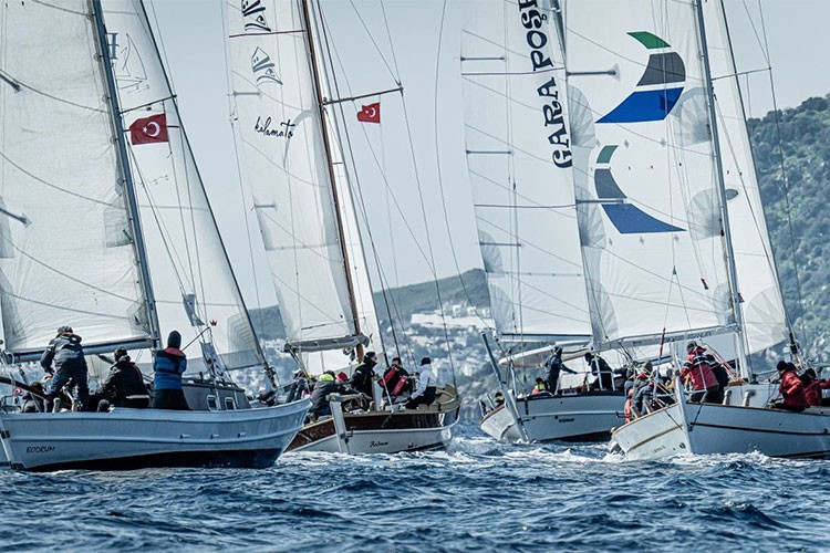 Denizin Üstünde Sadece Tırhandiller Vardı