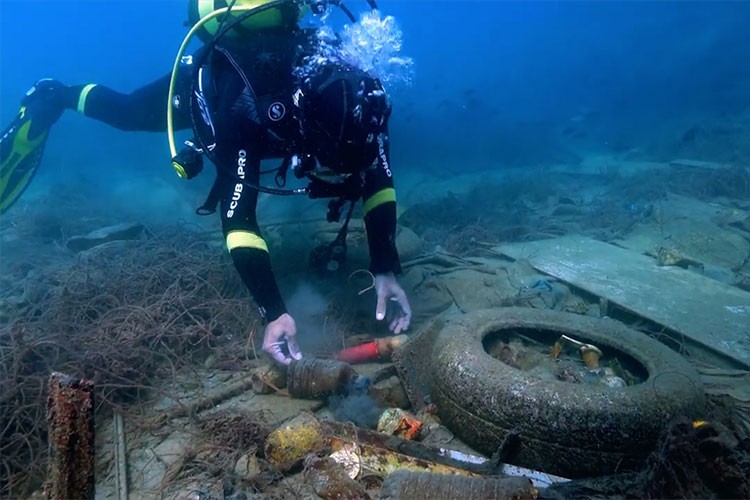 Denizlerden 5 yılda 245 bin ton çöp toplandı