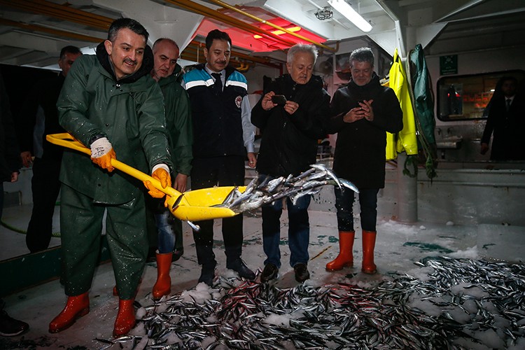 Bakan balığa çıktı...