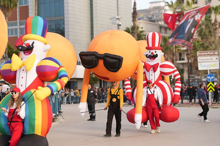 Adana karnaval coşkusunu doyasıya yaşadı