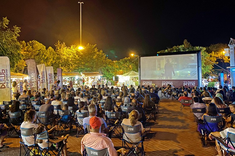 Açık havada sinema keyfi başladı