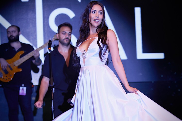 Karlar kraliçesi Hande