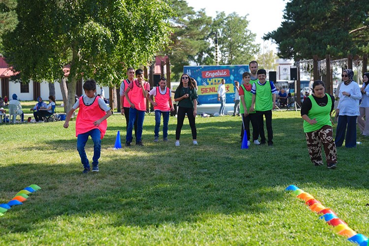 Erzurum'da "Engelsiz Yaz Şenliği" düzenlendi