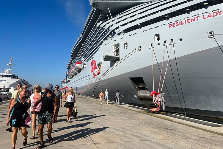 "Resilient Lady" kruvaziyeriyle Bodrum'a 2300 turist geldi