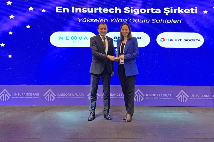 Neova Sigorta Yükselen Yıldız Ödülü ile döndü