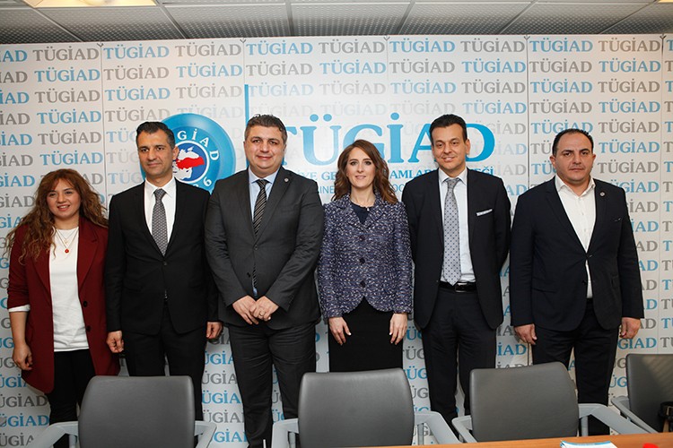 "Sanayi ve tarım odaklı büyümeliyiz"