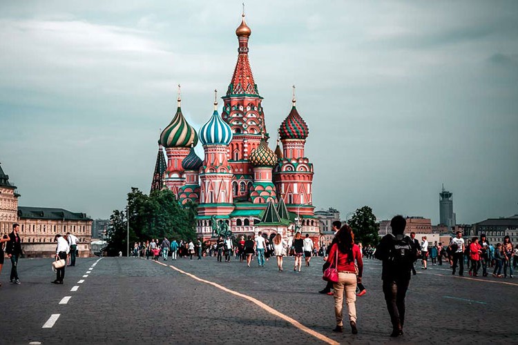 Rusya'dan dost ülke yatırımcılarına işlem izni