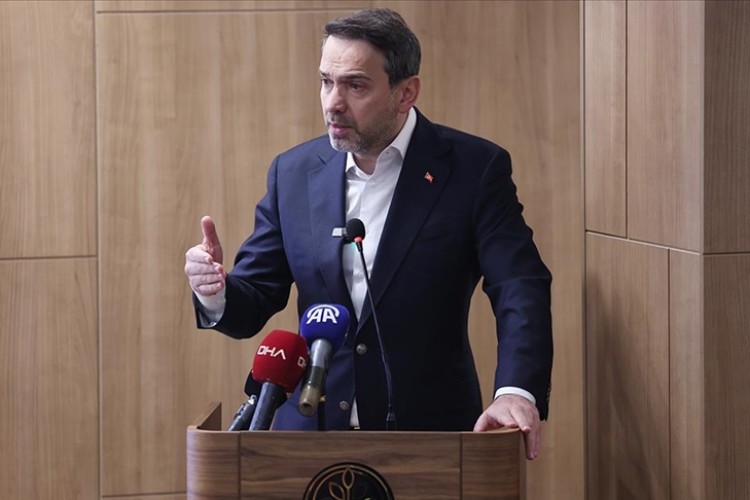 "Türkiye'yi enerjide bağımsız kılacak projeleri hayata geçirmeye gayret ediyoruz"