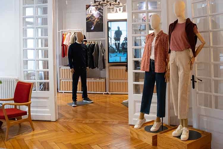 İlkbahar/Yaz Koleksiyonunu Nişantaşı Showroom'unda Tanıttı