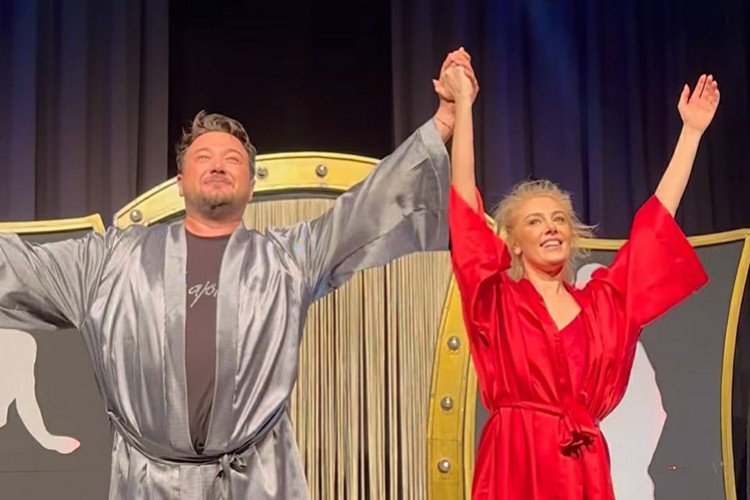 Gurls Talks Hope Alkazar'da