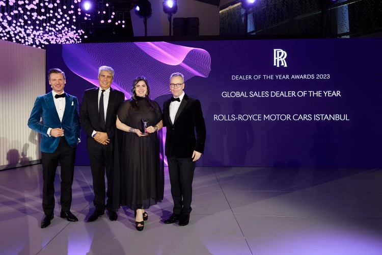 ROLLS-ROYCE MOTOR CARS İSTANBUL'A GLOBAL YILIN BAYİSİ ÖDÜLÜ