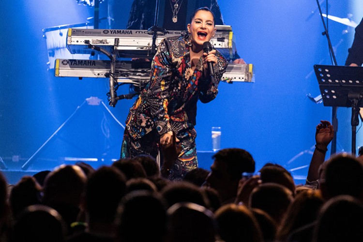 Atiye sahnede coştu